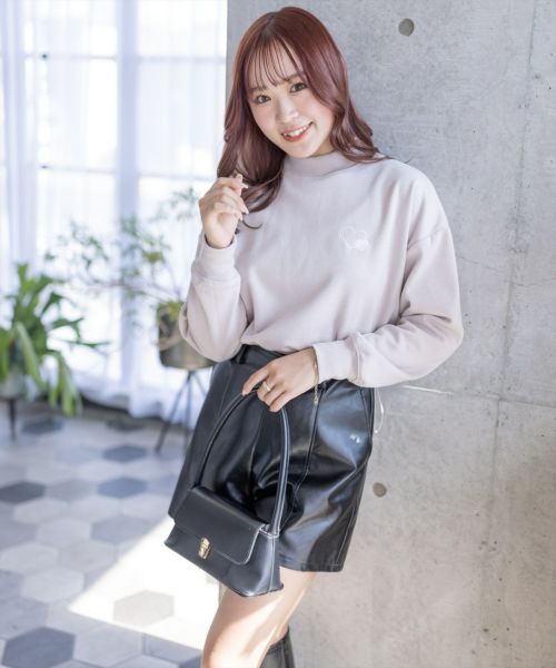 clear≪AW新作≫ハート刺繍裾ドロストショート丈スウェット