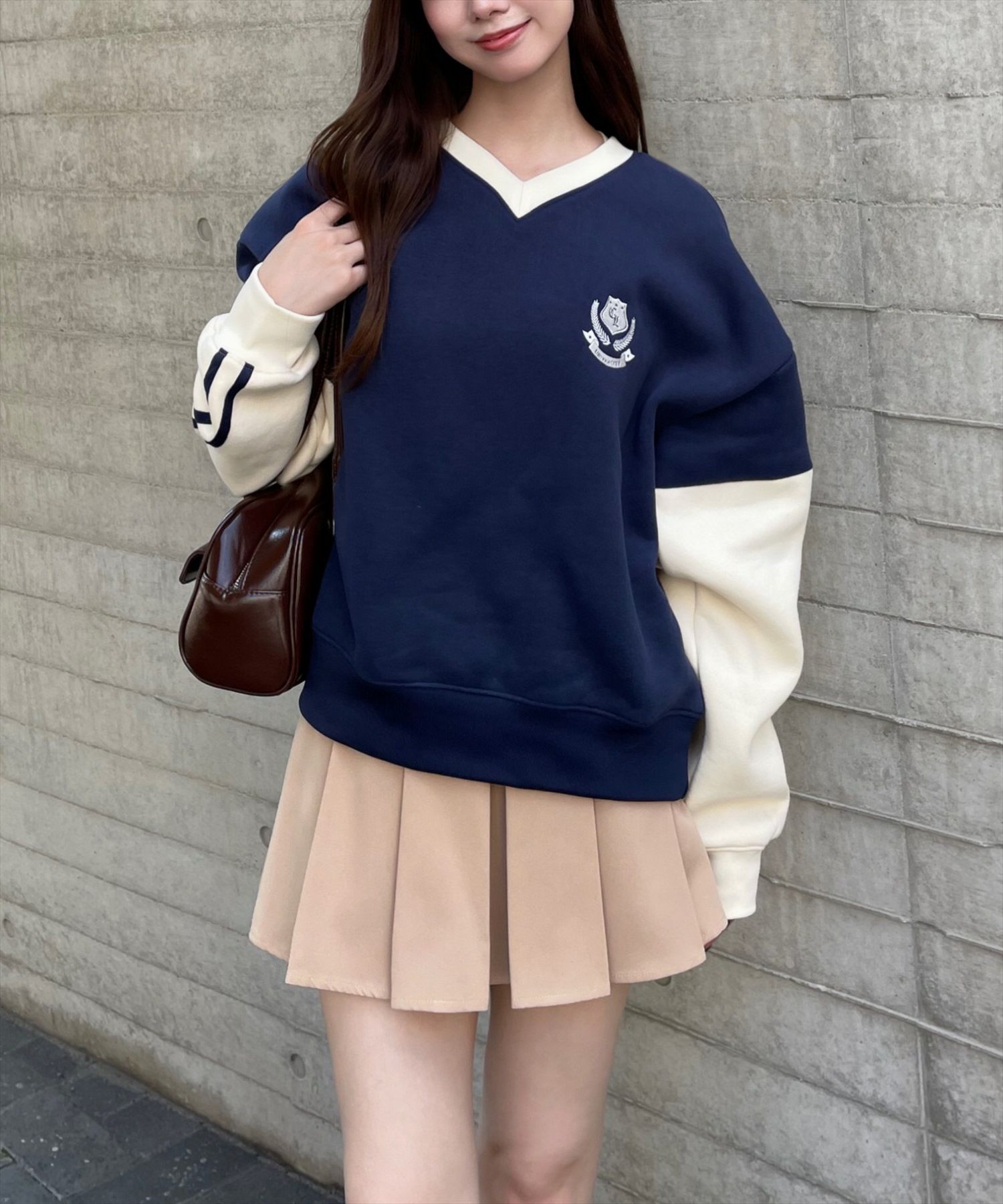 clear≪再入荷≫ライン入り配色ワンポイント刺繍スウェット