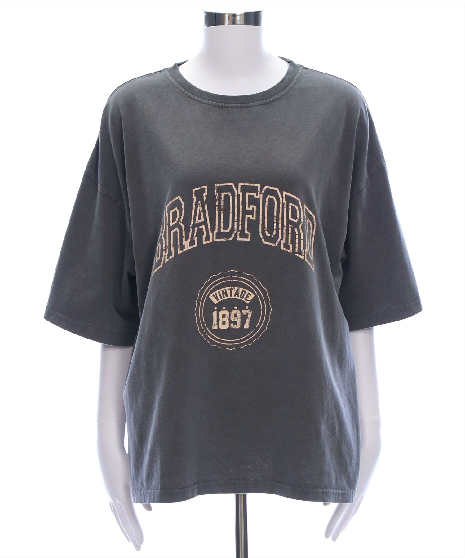 チャコールグレー