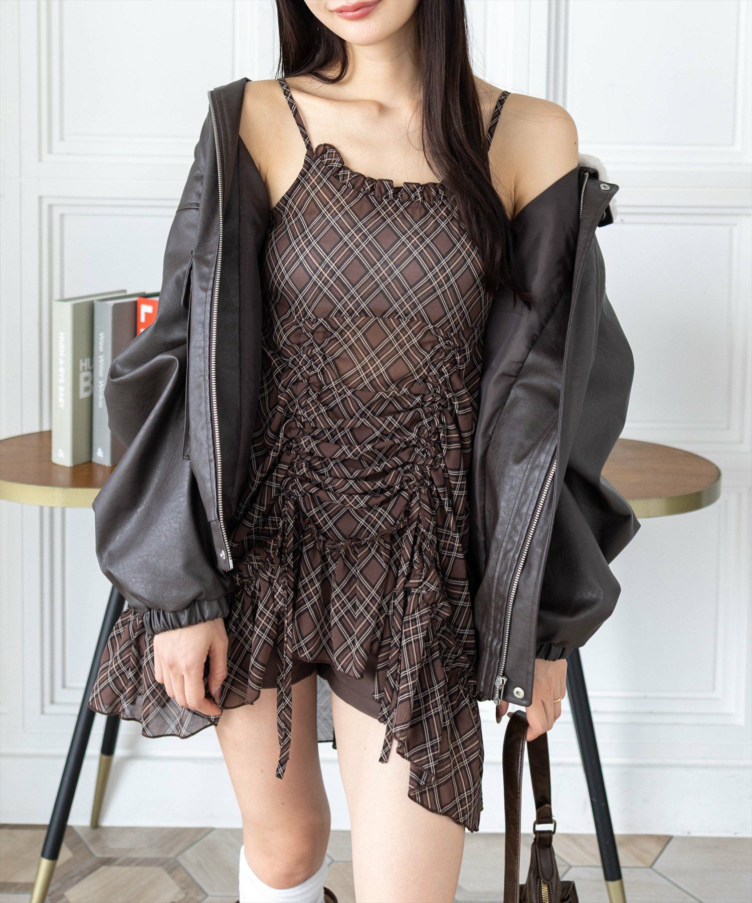 新品タグ付！INDIVI 花柄ブラック チュニック 34 素敵な透け感！ ダルメシアン柄ティアードチュニック／ブラウス｜INGNI(イング
