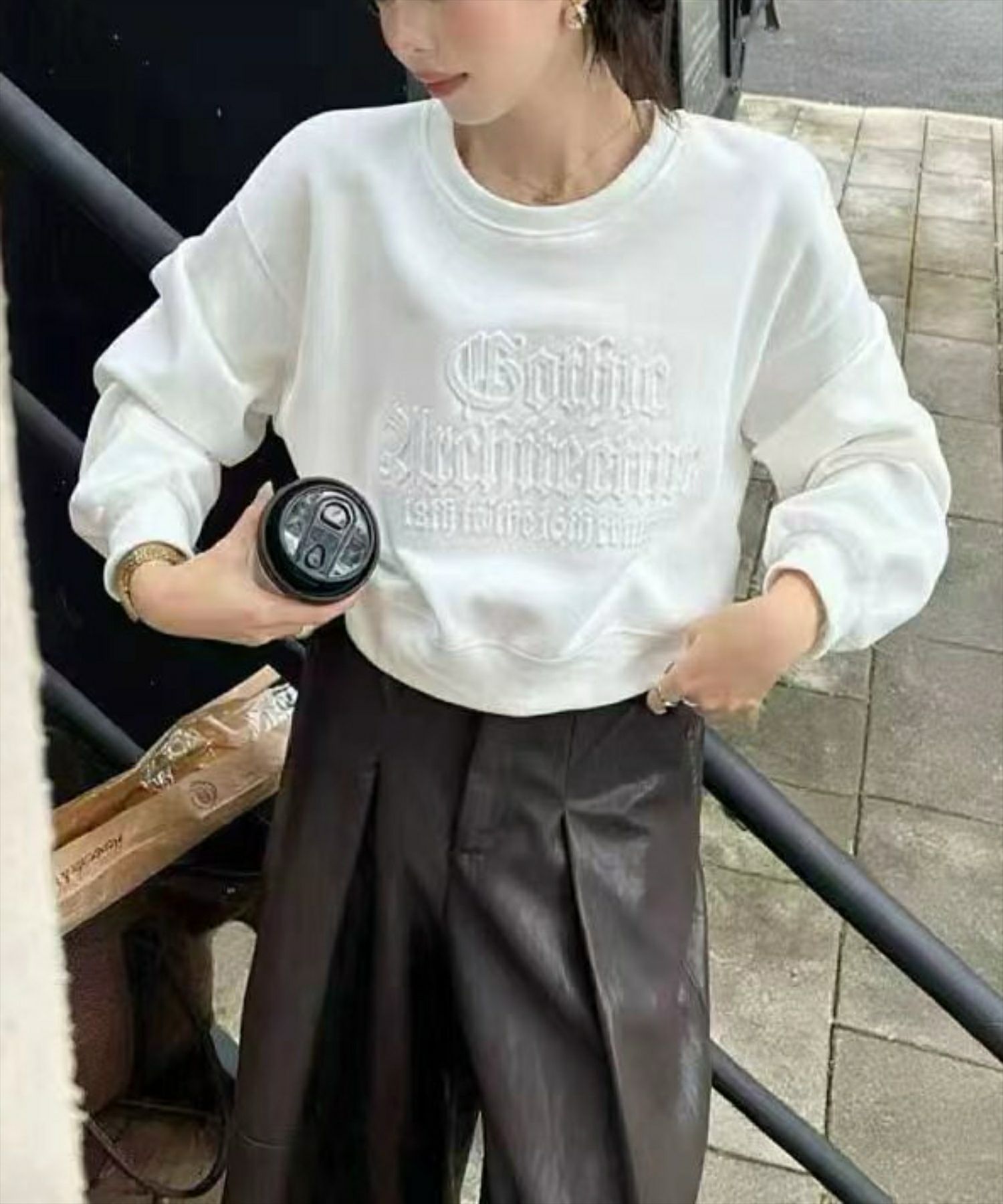 OFF-WHITE クロスアローロゴ水筒　ロングストラップ付き OFF-WHITE クロスアローロゴ水筒 ロングストラップ付き