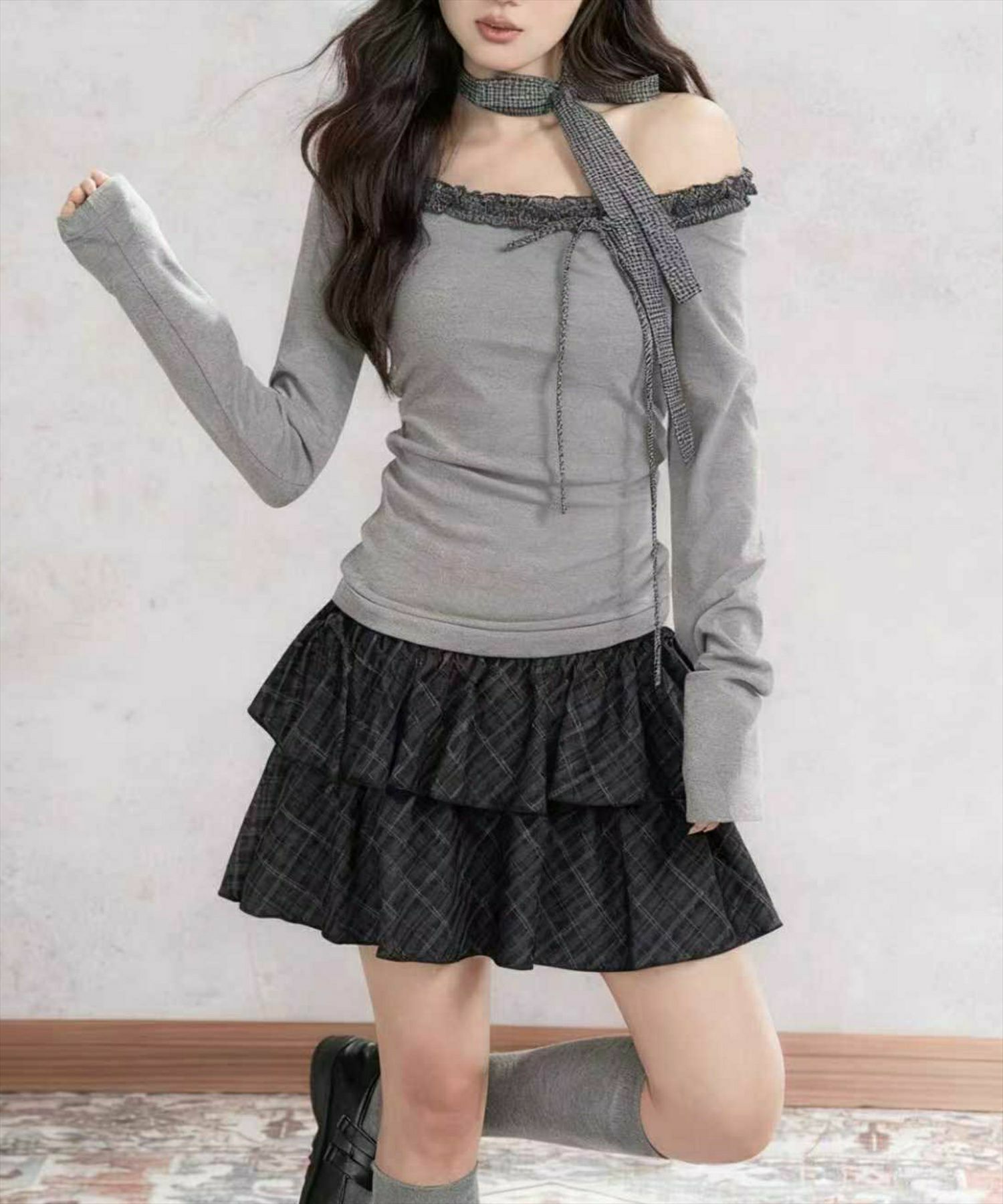 チャコールグレー