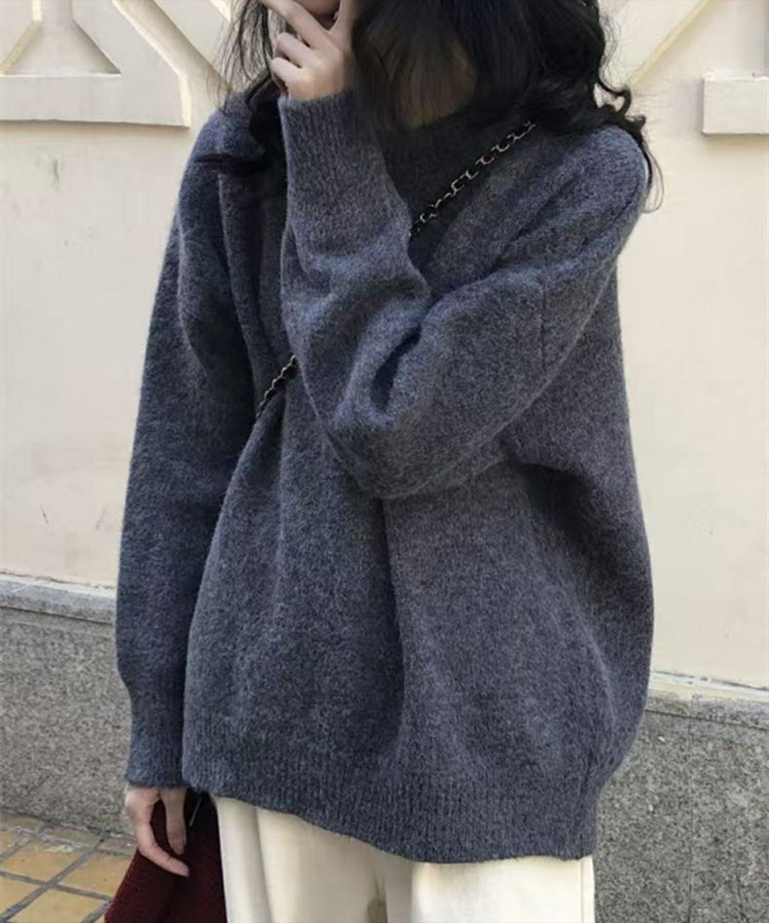 チャコールグレー