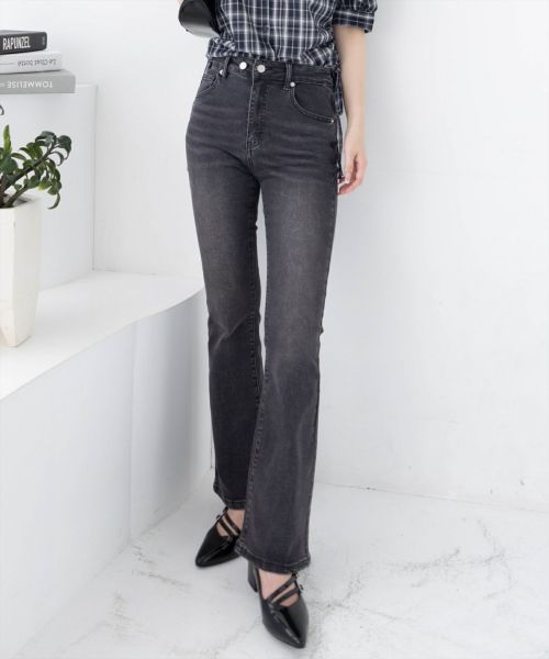 【チャーリー】新品未使用　coelie ミッドフレアデニム　22インチ Lee×e.m.a.e.スリットフレアデニムパンツ/earth music&ecology（アース