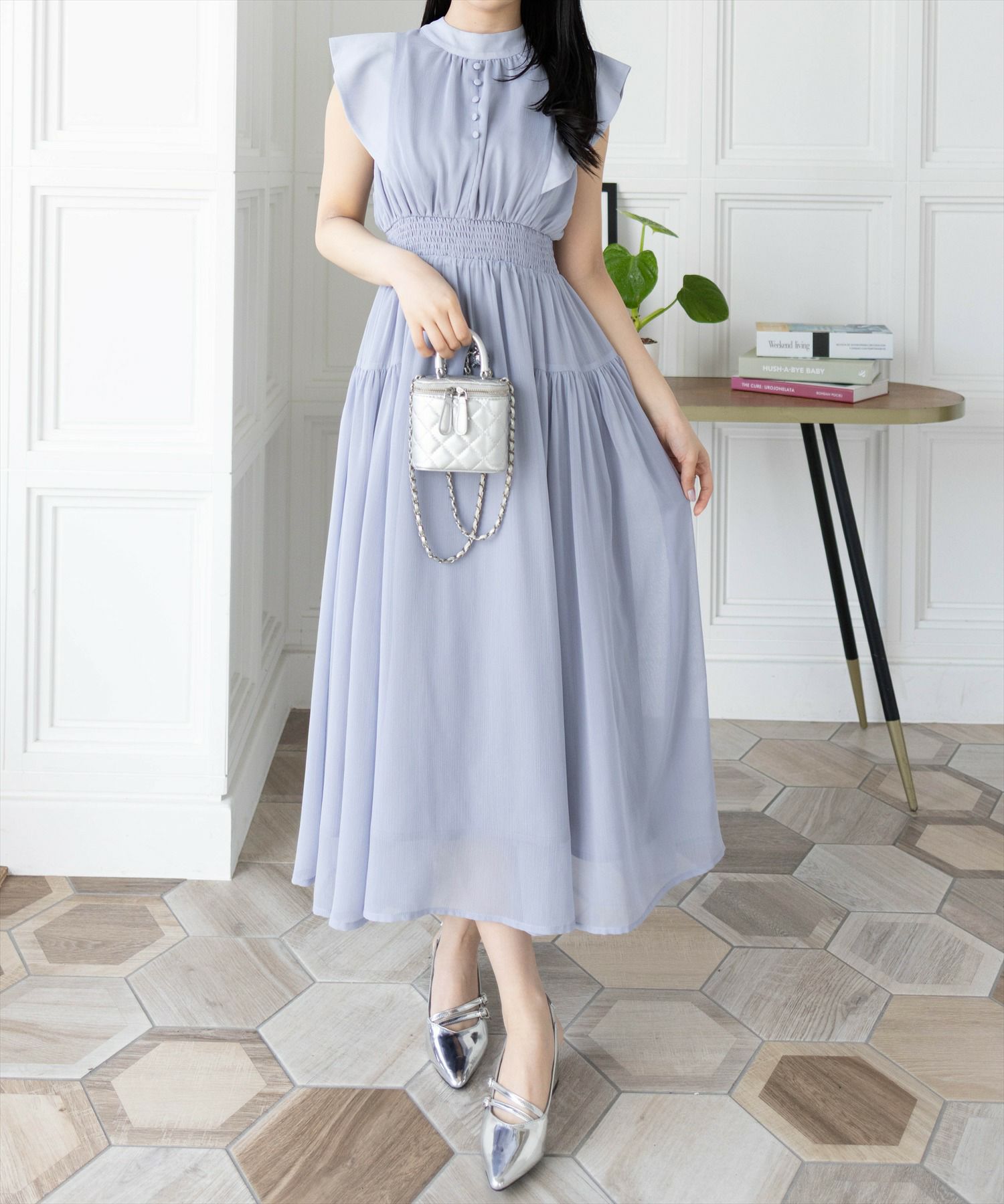 CLEAR BASIC ウエストシャーリングバックリボンノースリーブワンピース