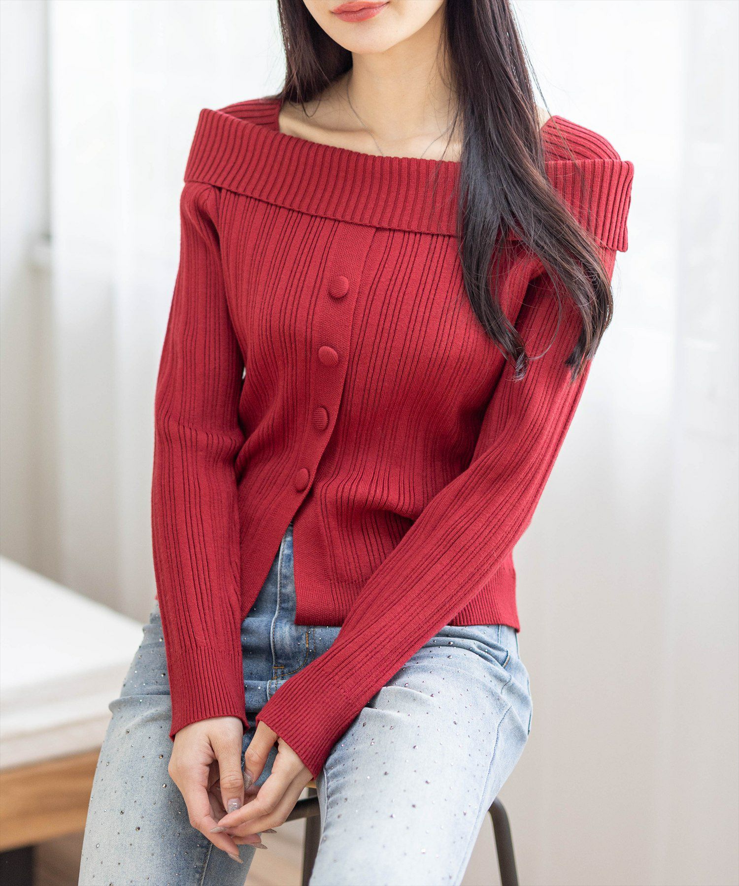 d.i.a. ボタン付きオフショルダーニット CLEAR BASIC≪再入荷≫オフショル風ボタンリブニットトップス[CL9167