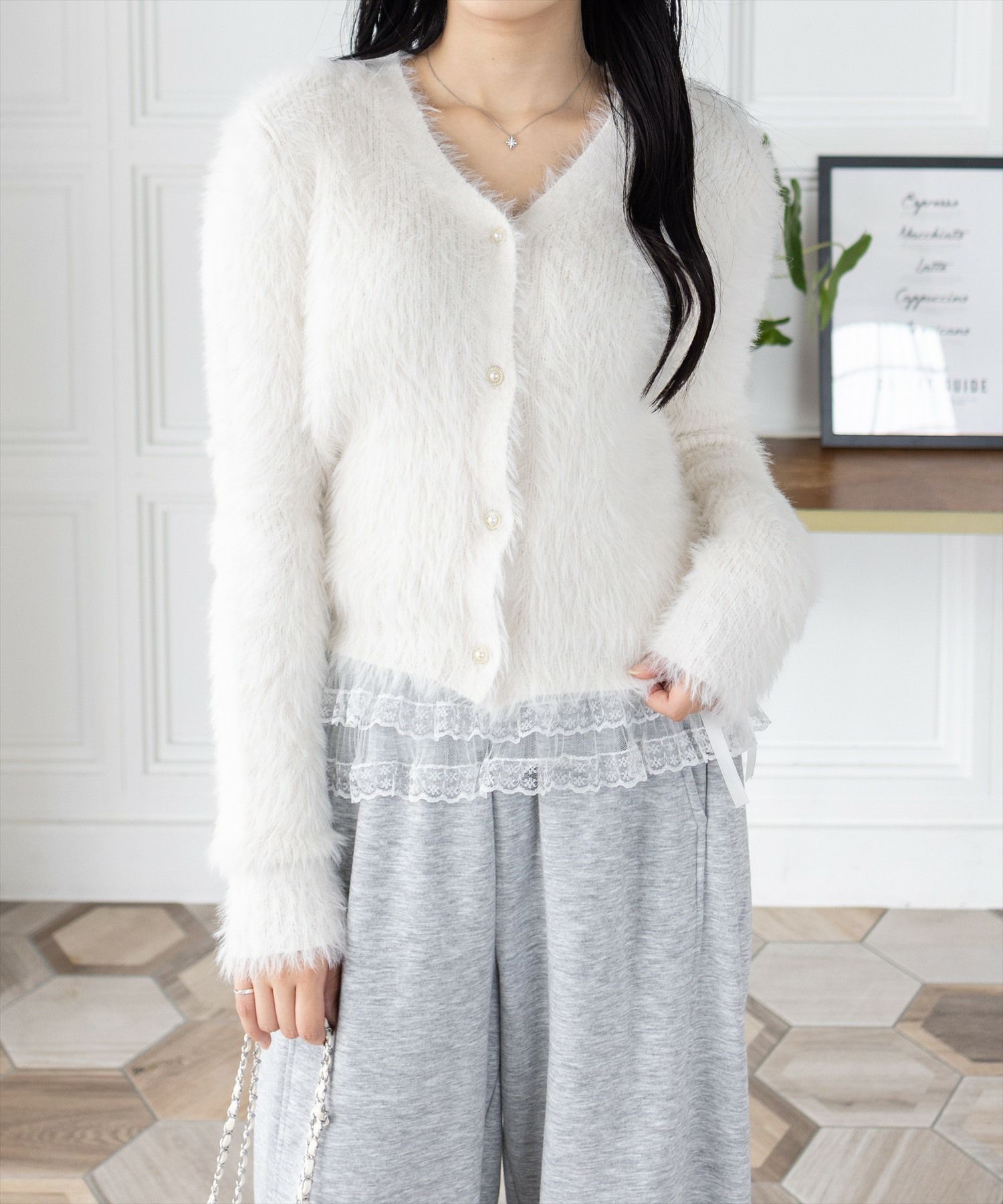 fifi chachnil ホワイト　ショート丈カーディガン fifi chachnil ホワイト ショート丈カーディガン fifi chachnil