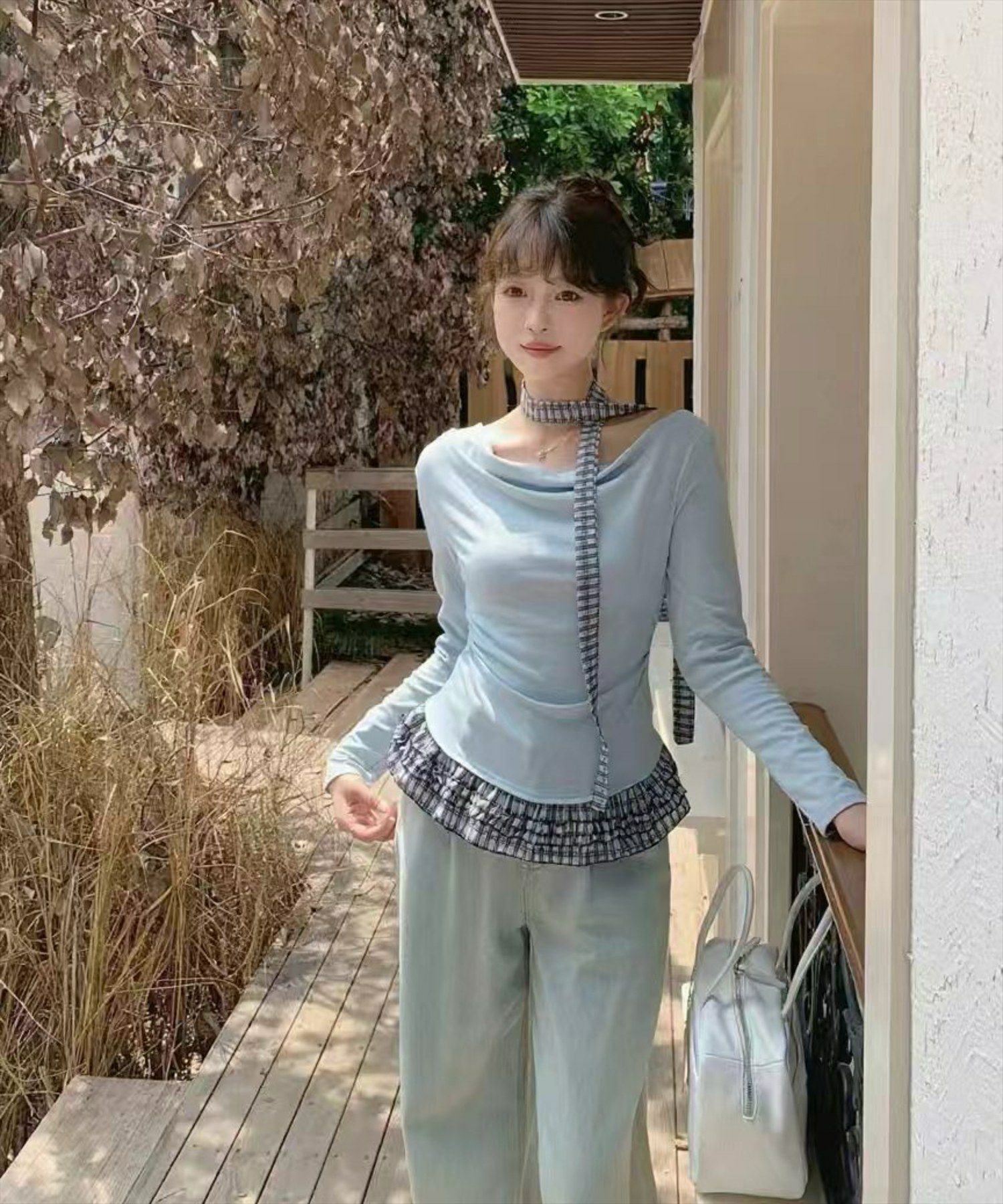 ブルー