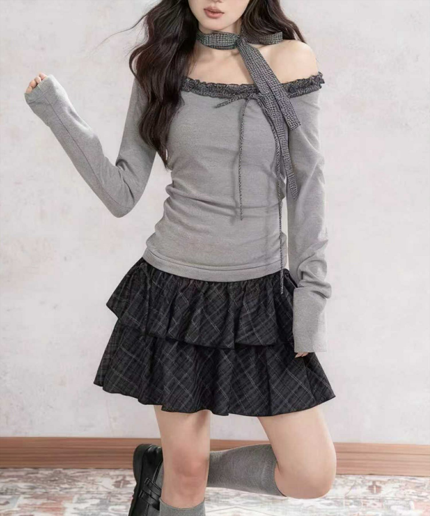 チャコールグレー