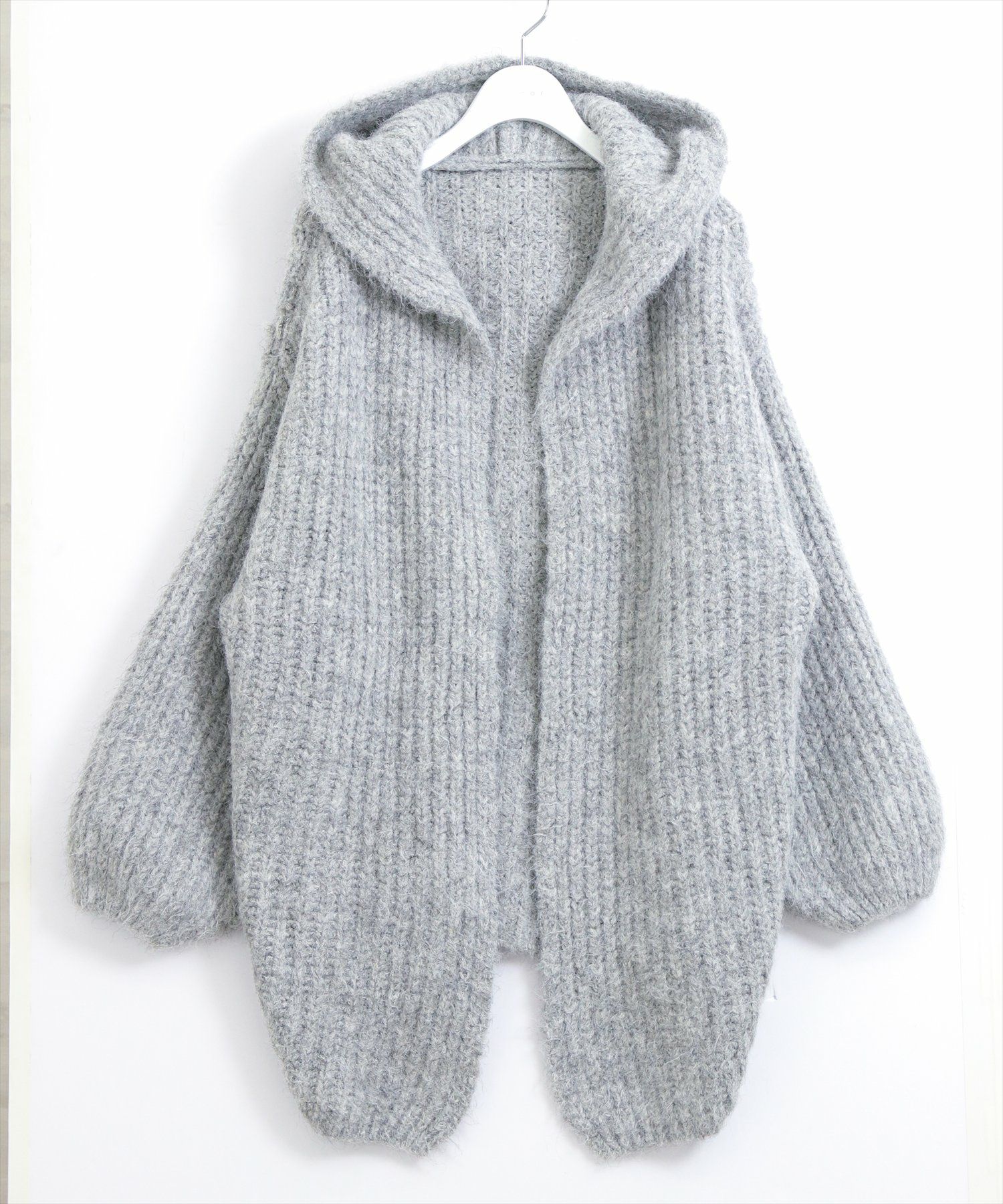 グレー