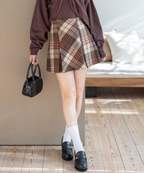 clear≪AW新作≫チェック柄バックレースアップボックスプリーツ