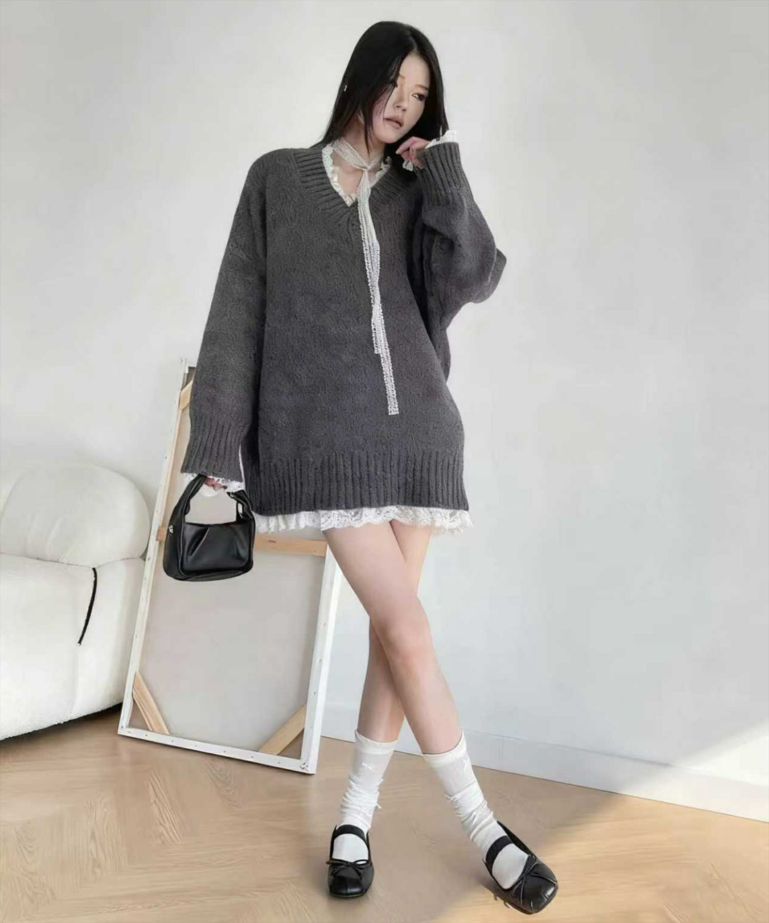 チャコールグレー