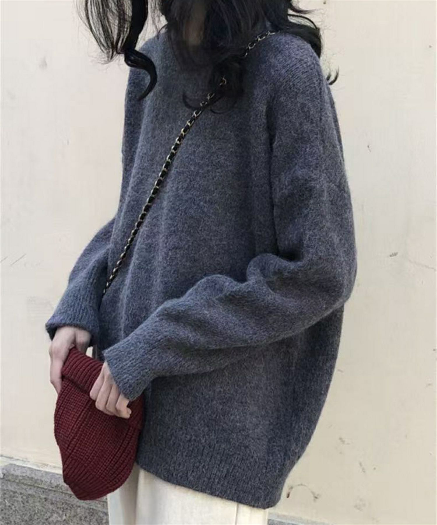 チャコールグレー