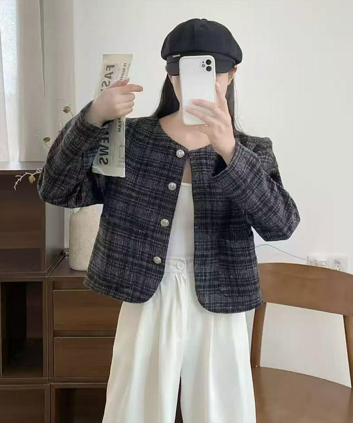 チャコールグレー