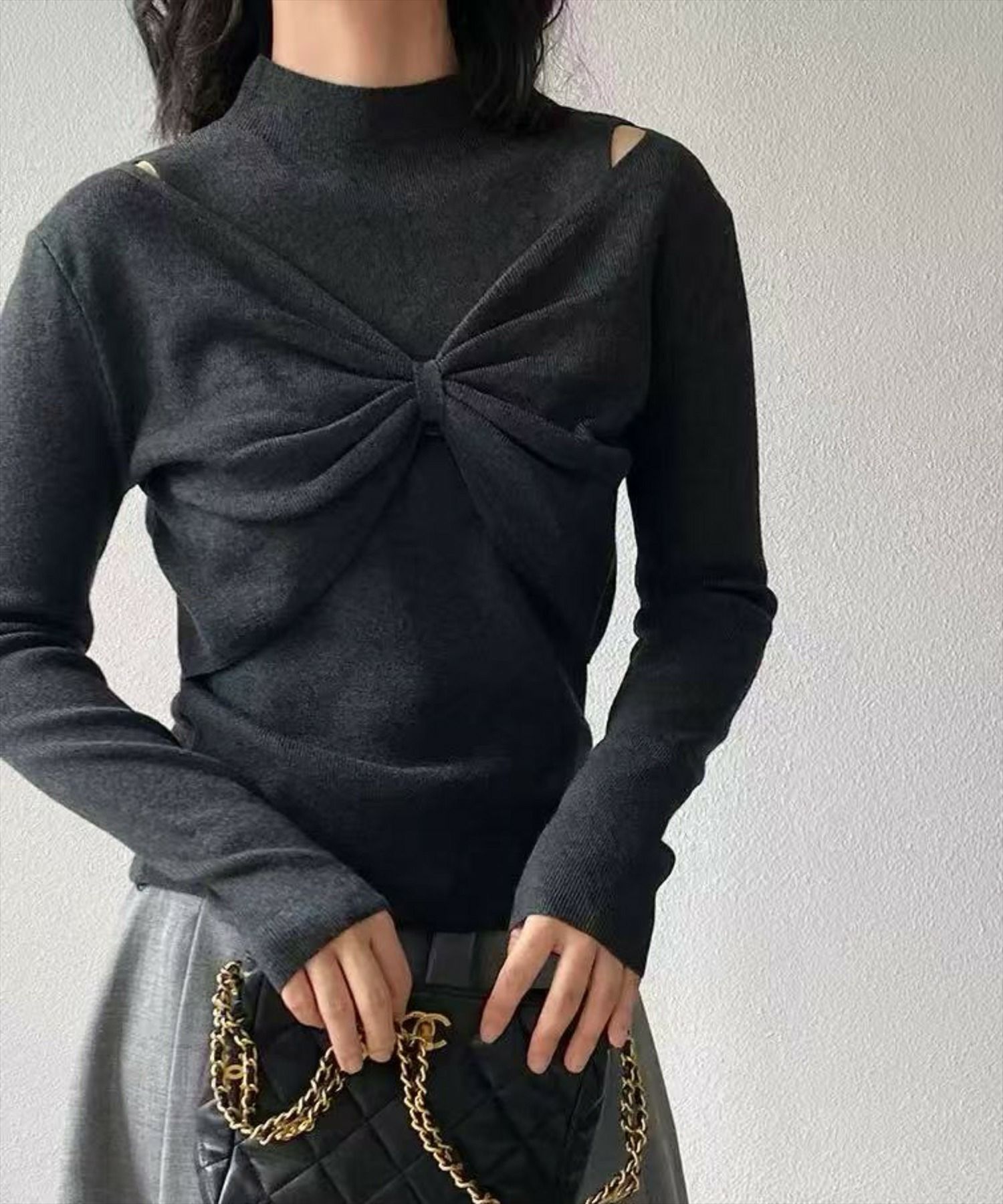 チャコールグレー