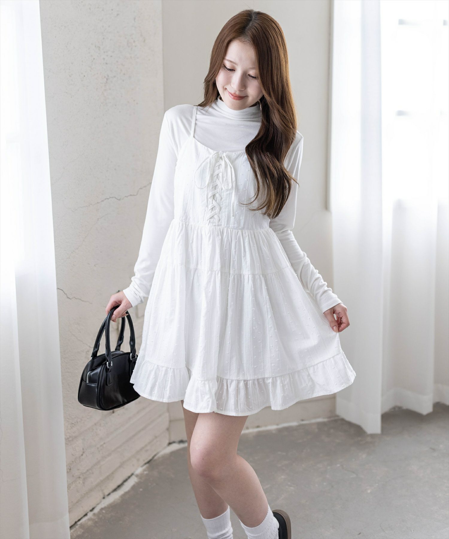 韓国　人気！（R005）バービードール　白いワンピース clear≪新作≫ドット柄レースアップキャミワンピース[CL9621